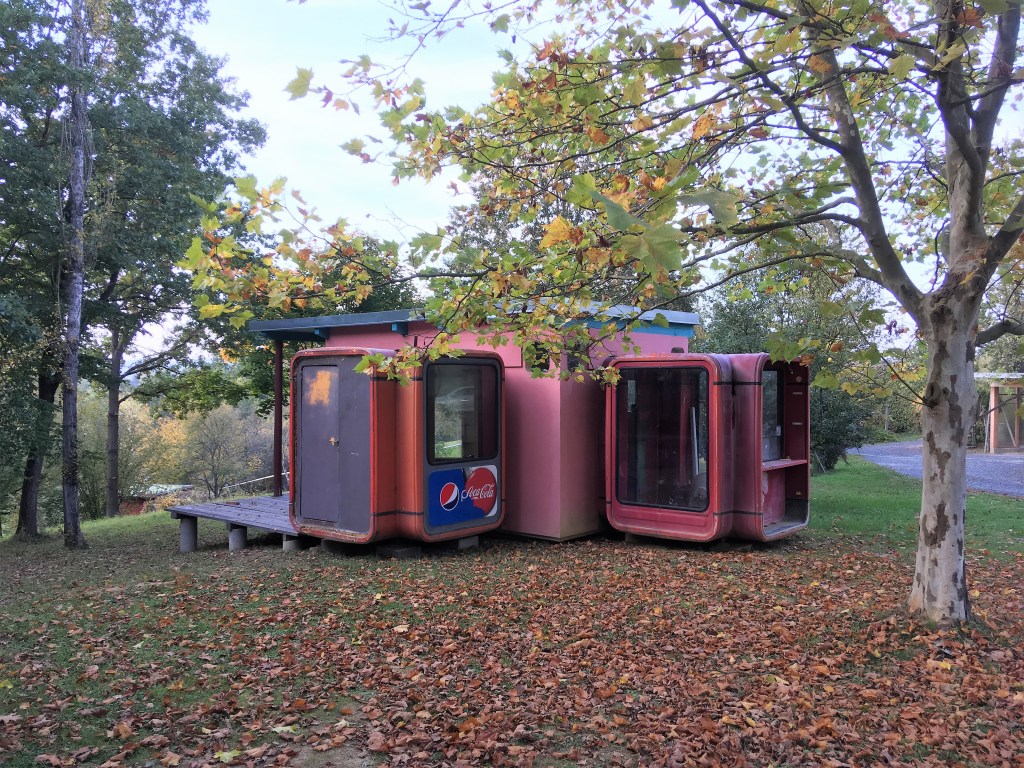 Kioskhaus, Eine neue Siedlung, Land Art Eisenberg, Oktober&nbsp;2019